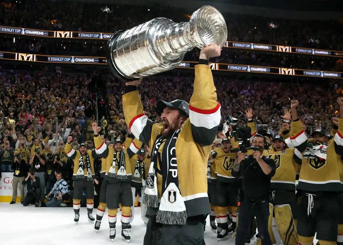 Golden Knights players lift the Stanley Cup amid confetti during 2023 celebration on the ice