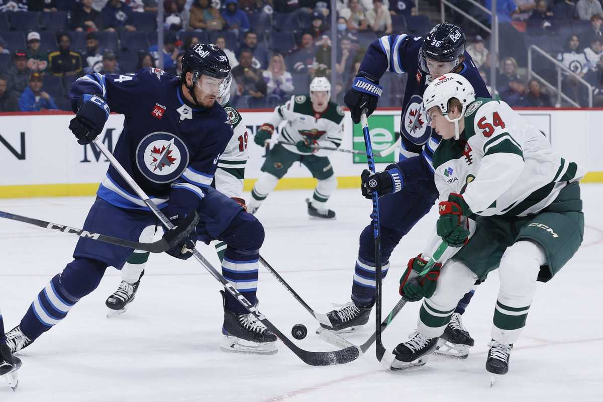 Vladimir Tarasenko firing a wrist shot past the Toronto Maple Leafs goalie during the Wild’s 6–3 victory
